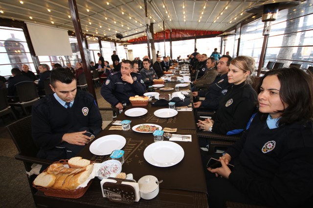 Beyşehir'de Polise moral