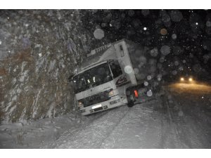 Seydişehir’de trafiğe kar engeli