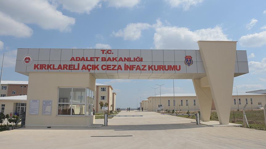 Cezaevinin kasasını soyup firar eden hükümlü aranıyor