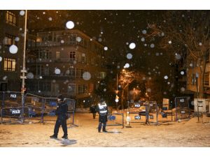 HDP binası önünde havaya ateş açan kişi gözaltına alındı