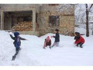 Şemdinli'de eğitime kar engeli