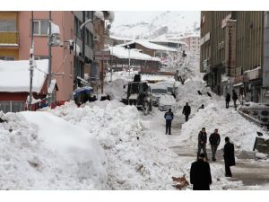 Doğuda 4 ilde 931 yerleşim biriminin yolu kapandı