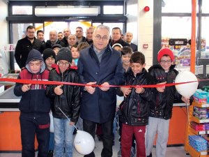 Adese, Sedirler mağazası açıldı
