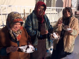 Ereğli'de "kar katması" tatlı niyetine tüketiliyor