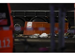 Berlin'de tır, Noel pazarına girdi