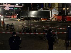 Berlin'de bir tırın Noel pazarına girmesi: Ölü sayısı arttı