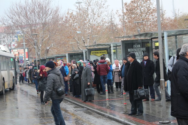 Vatandaştan Duraklara ısıtıcı talebi