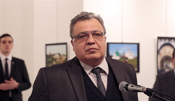 Rus Büyükelçi Karlov, Moskova'da anıldı