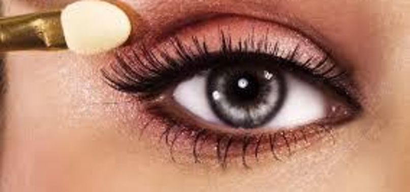 Makyaj yaparken göz sağlığınızdan olmayın