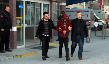 Satırla market soyan kişi yakalandı