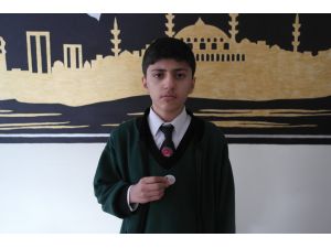 Yarışmada kazandığı altını Halep'e bağışladı