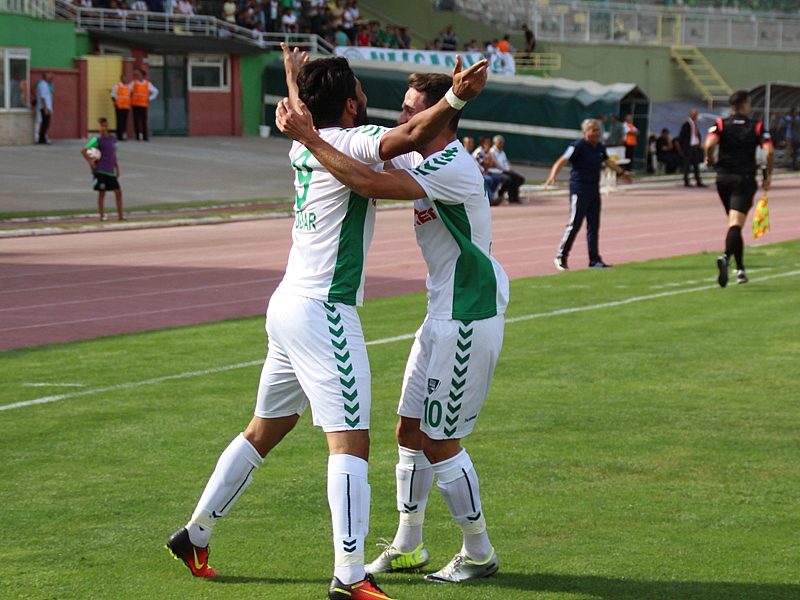 Yavru Kartal, evinde güzel