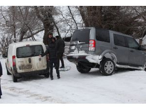Kartalkaya'da kar ve buzlanma tatilcilere zor anlar yaşattı
