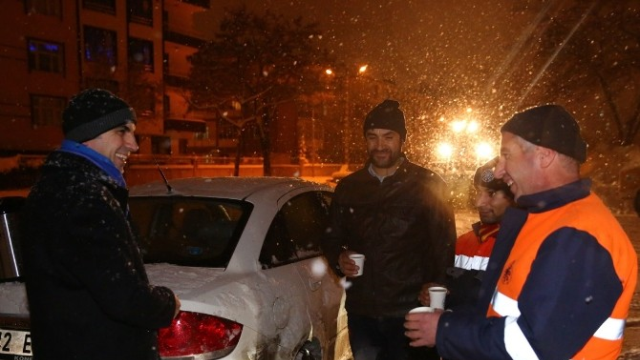 Başkan Altay, Belediye Ekipleriyle Kar Nöbetinde