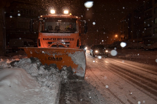 Karatay’da ekipler titizlikle çalışıyor