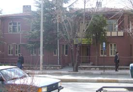 Kamu binası 8 soba ile ısıtılıyor