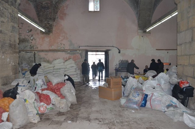 Haleplilere yardım sürüyor