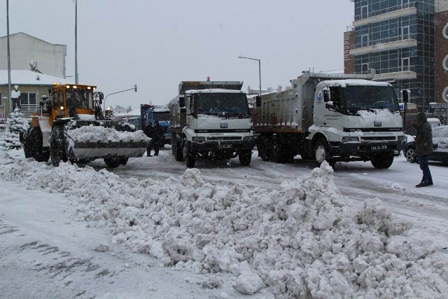 Cihanbeyli'de karla mücadele