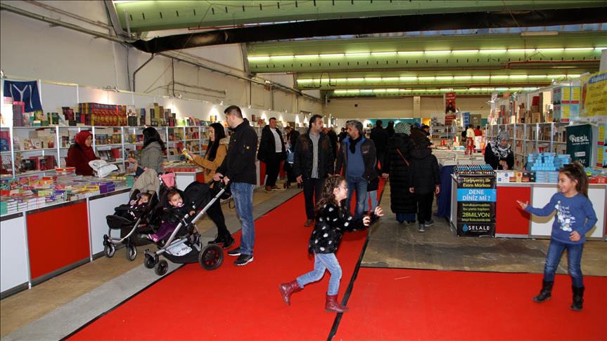 Almanya'da Türkçe Kitap ve Kültür Fuarı açıldı