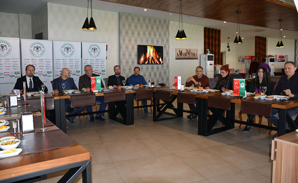 Gümüşhaneli yöneticiler yemekte ağırlandı