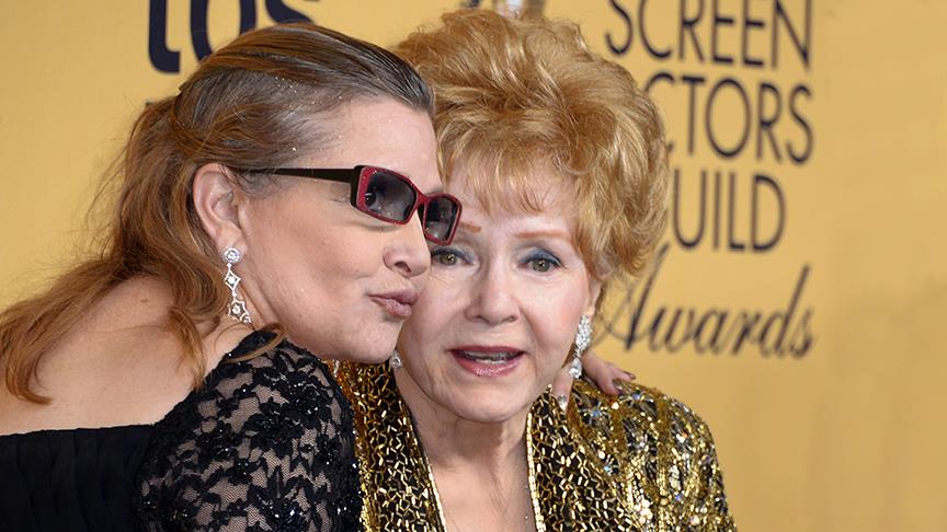 Oyuncu Fisher'den bir gün sonra annesi de vefat etti