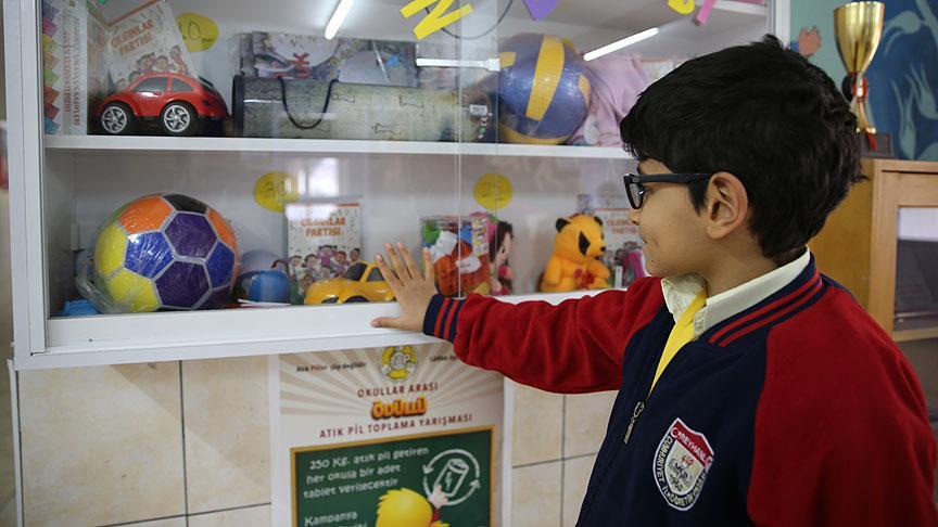 Öğrencilere 'hediye dolabı' ile motivasyon