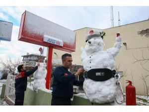 İzmir ve Manisa'da kar yağışı