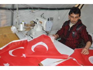 Suriyelilerden Samsun'a 30 bin Türk bayrağı