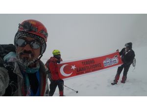 Dağcılar teröre tepki için 3 bin metreye tırmandı