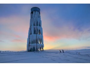 Su deposu "buz kulesi"ne dönüştü