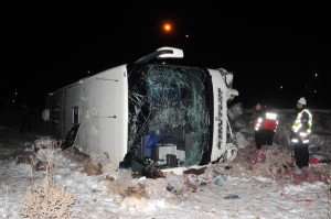 Konya plakalı otobüs şarampole uçtu:31 YARALI