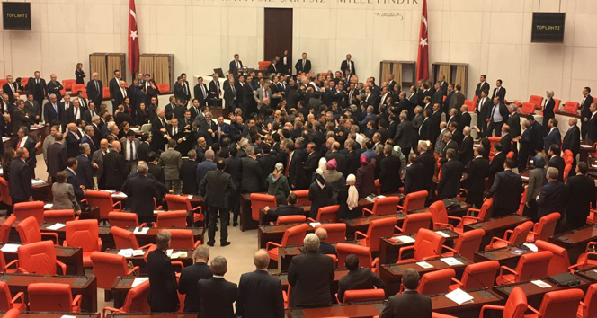 Meclis'te kavga çıktı