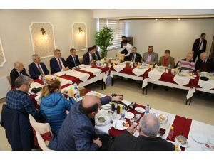 Aksaray Valisi Pekmez, basın mensuplarıyla buluştu