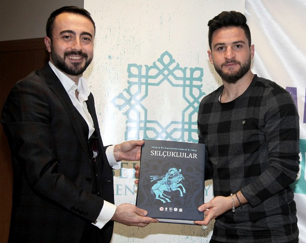 ÇALIŞAN GENÇLERLE KONYASPOR SOHBETİ