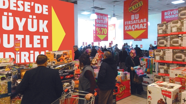 Adese’nin Outlet İndirimine İlgi Büyük