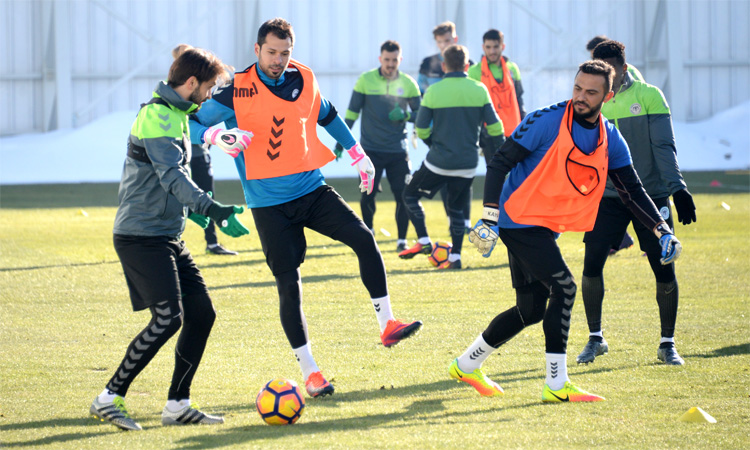 Konyaspor basına ve taraftara kapalı çalıştı