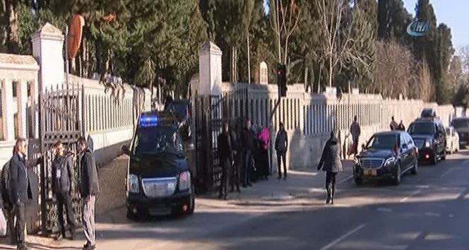 Cumhurbaşkanı Erdoğan anne ve babasının kabrini ziyaret etti