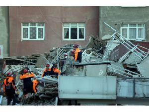 Zeytinburnu'nda binanın çökmesi