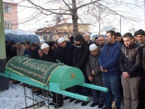 Kaçar, dualarla toprağa verildi