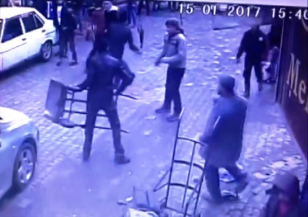 Suriyelilerin laf atma kavgası: 1 yaralı