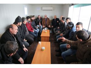 Belediyeden polis adaylarına çay ikramı