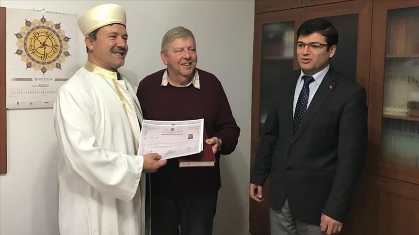 72 yaşındaki İngiliz vatandaşı Müslüman oldu