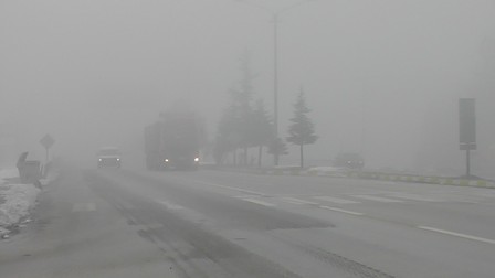 Kulu'da yoğun sis trafiği olumsuz etkiliyor