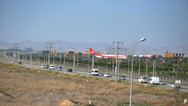 3'üncü Ana Jet Üs Komutanlığı'na Fetö Operasyonunda 3 Tutuklama