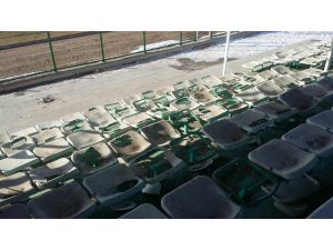 Karapınar'da stadyumda koltuklar kırıldı