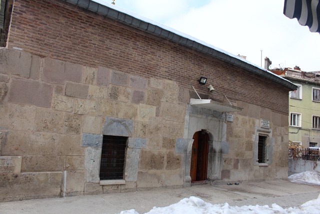 Mihrabı Çalınan; Beyhekim Camii