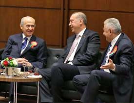 AK Parti kitapçığında Bahçeli sürprizi