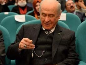Devlet Bahçeli, AK Parti'nin kitapçığında neden yer aldı?