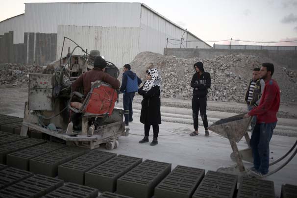 Gazzeli kadın mühendisler 'yanmayan briket' yaptı