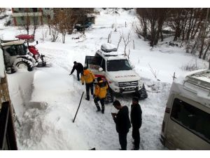 Yaralanan yaşlı kadının imdadına paletli ambulans yetişti